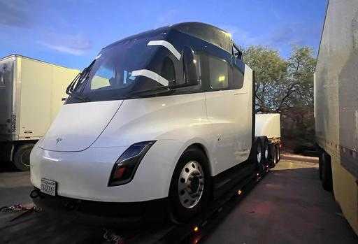 Tesla began shipping Semi electric trucks to customers
