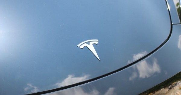 Tesla ruft in den USA über eine Million Fahrzeuge zurück