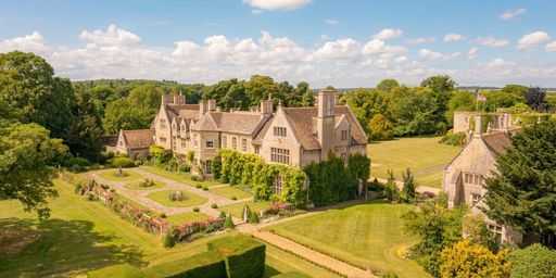 Bratranec kraljice Elizabete prodaja zgodovinski dvorec za 4,75 milijona funtov
