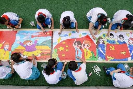 Chińscy ustawodawcy chcą, aby szkoły spędzały mniej czasu na nauczaniu języka angielskiego