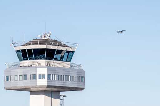 Den norska flygplatsen stängdes kort efter att drönare upptäcktes