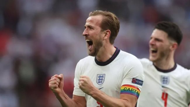“LGBTQ+ Tied”: Football at the World Cup receded into the background