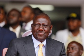Kenya'dan Ruto, Ağustos seçim zaferine itiraz eden yetkilileri görevden aldı