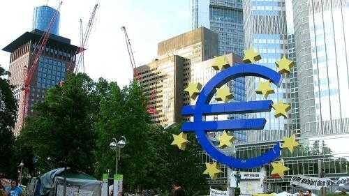 La BCE va ralentir les hausses de taux et présenter des plans pour drainer les liquidités