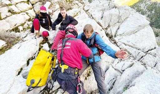 Turkije - Russische toeristen die 11 uur lang op de berg waren gestrand, zijn gered