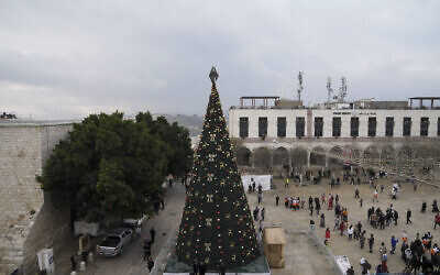 Kerst herboren in Bethlehem met toeristen terug na pandemie, goed humeur