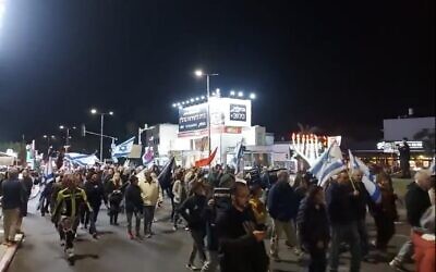 Israel - Tusentals protesterar i Haifa, varnar ny regering som genomför kupp