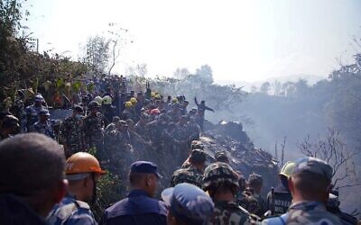 Nepal'de bir tatil kasabasında meydana gelen uçak kazasında en az 32 kişi öldü.