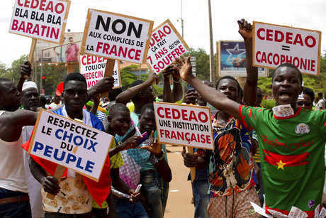 Frankrijk onthult nieuwe economische, militaire strategie in Afrika