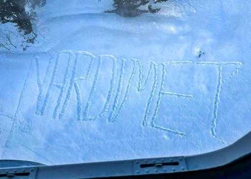 Turquie - Famille sauvée après que le pilote a lu «Aide» écrite sur la neige