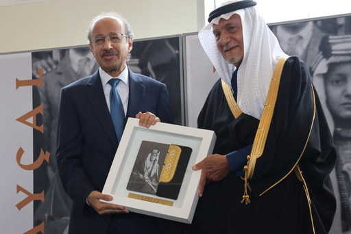 Saoedi-Arabië - Tentoonstelling ter herdenking van de reis van koning Faisal naar Europa wordt geopend in UNESCO Parijs