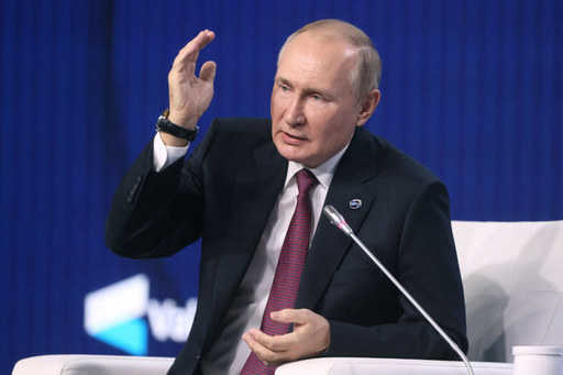 Poetin zegt dat Rusland vecht voor het bestaan van de staat