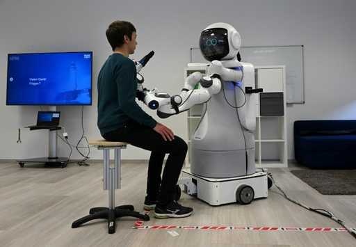 Sağlık çalışanlarından yoksun olan Almanya, yaşlı bakımı için robotları kullanıyor