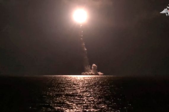 Rusland zegt dat het een Bulava-raket met nucleaire capaciteit heeft getest vanaf een nieuwe onderzeeër