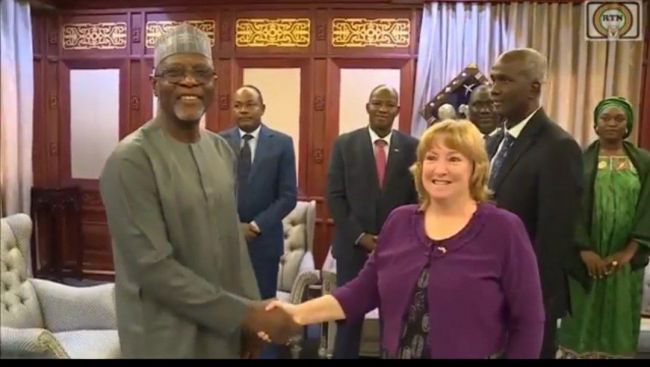 Espremer a França: EUA reconhecem “junta militar” no Níger