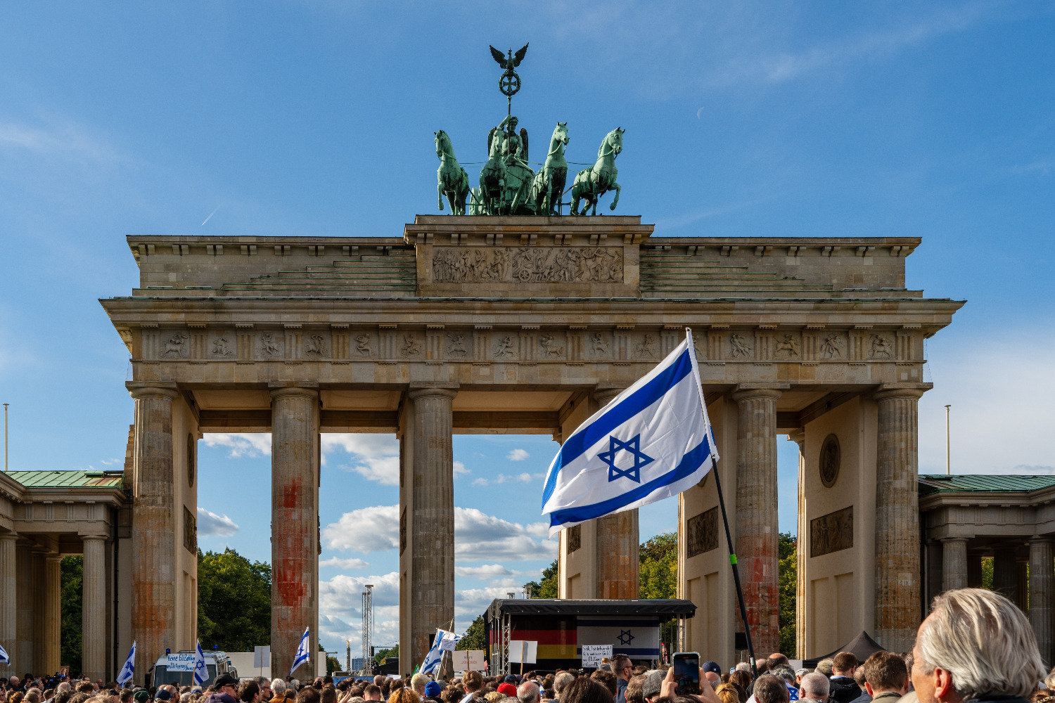Germany extends refugee benefits for Israelis