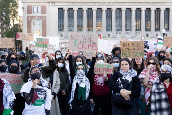 Die Columbia Uni sperrt Personen aus, denen vorgeworfen wird, Pro-Palästina-Demonstranten zu besprühen