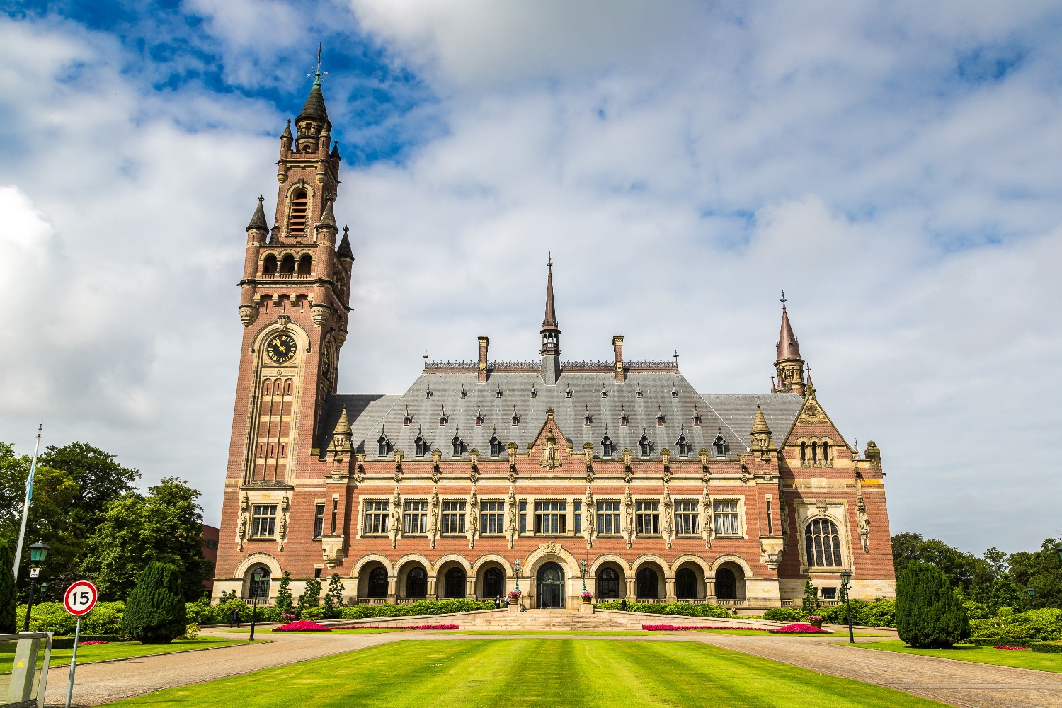 Ein Gericht in Den Haag wird am Freitag über einstweilige Maßnahmen in einer Klage gegen Israel entscheiden.