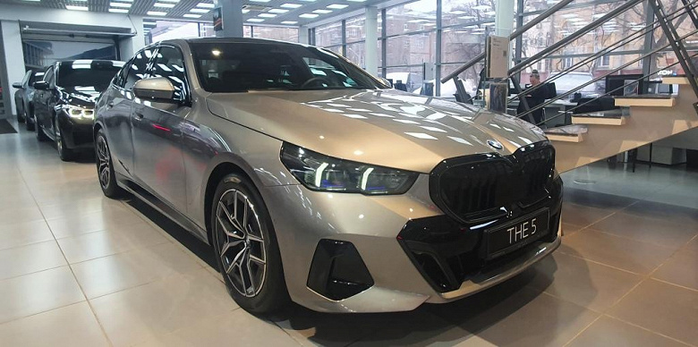Der neue BMW 5er in der G60-Karosserie erschien in Russland
