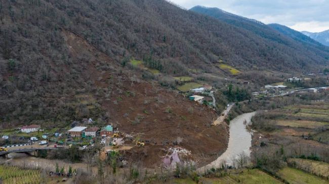 People die in landslides in Georgia
