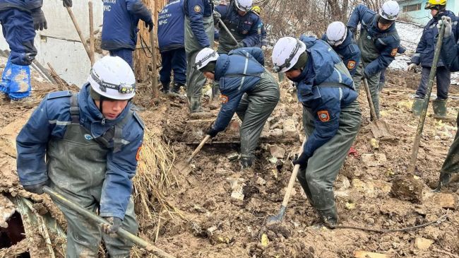Die Zahl der bei einem Erdrutsch in Almaty getöteten Menschen ist auf vier gestiegen