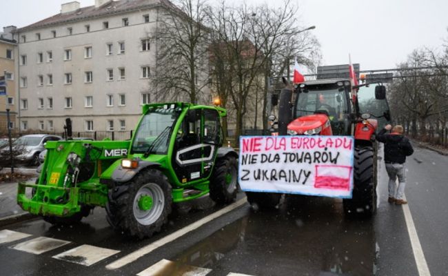 Die Polen, die die ukrainische Grenze blockierten, griffen die Getreidetransporter ihrer Nachbarn mit Mühlen an