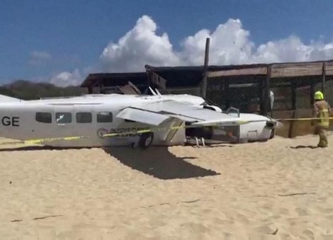 Flugzeug eines Fallschirmspringers tötet Mann am Strand von Mexiko bei einer Notlandung