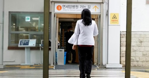 Медицинските сестри в Южна Корея ще поемат повече медицинска работа поради напускането на лекарите