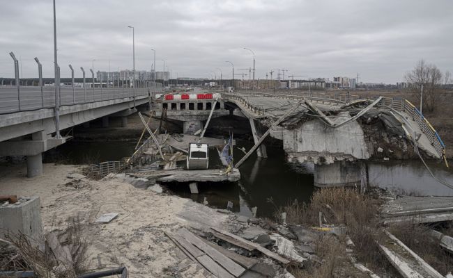 Wyścig o odbudowę Ukrainy kosztem 1 biliona dolarów nabiera tempa – Bloomberg