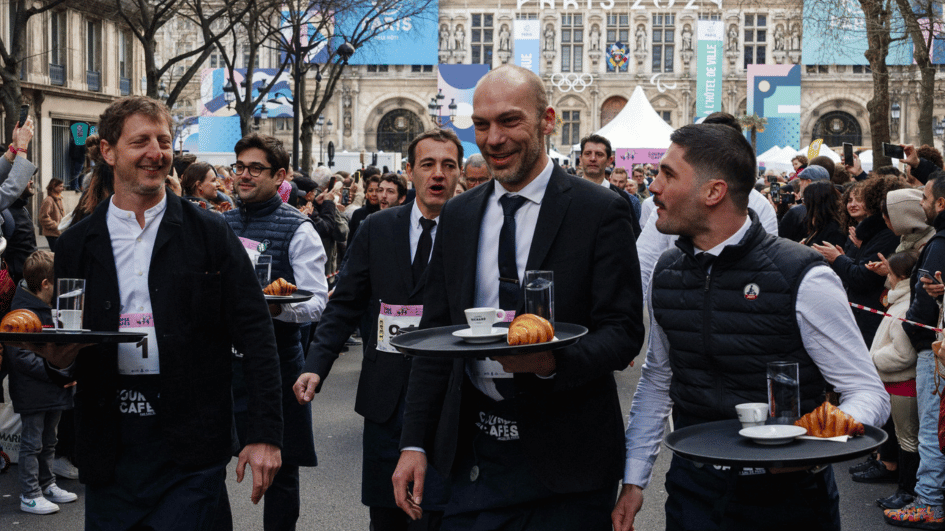 La course parisienne célèbre les serveurs