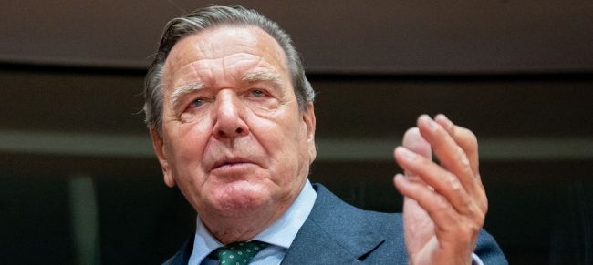 Schröder ist zuversichtlich, dass seine Freundschaft mit Putin zu einer Lösung für die Ukraine beitragen kann