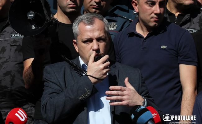 De voormalige Karabach-leider vertelde een Franse krant over het anti-grondwettelijke decreet