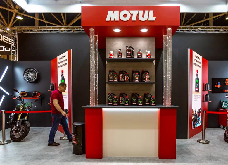 Motul motor yağı rəsmi olaraq yenidən Rusiyada satılır və distribyutor aprelin 1-dən qiymətləri endirib