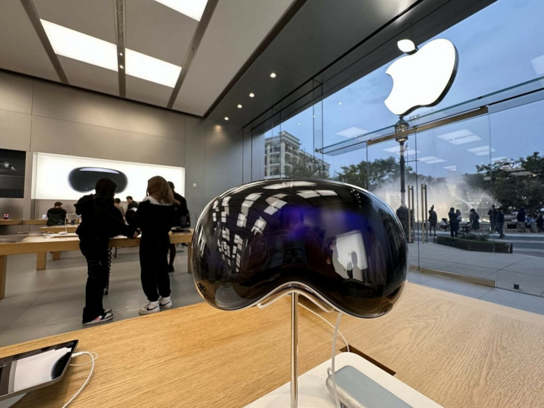Apple zmanjša proizvodnjo Vision Pro zaradi padajoče prodaje